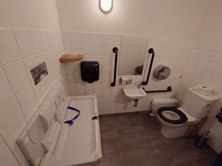 000003 FrancoMancaBristol interior01 768x576