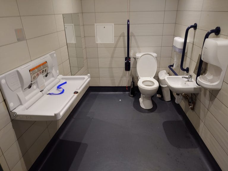 000017 Coffee1Bath interior01 768x576